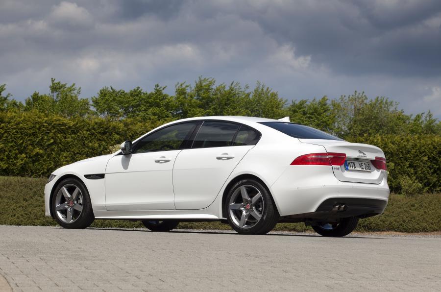  Jaguar XE R Sport 2015 года  (фото 23 из 30)